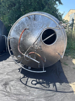 Rozsdamentes acél tartály 6300 literes űrtartalommal, szigetelt, álló